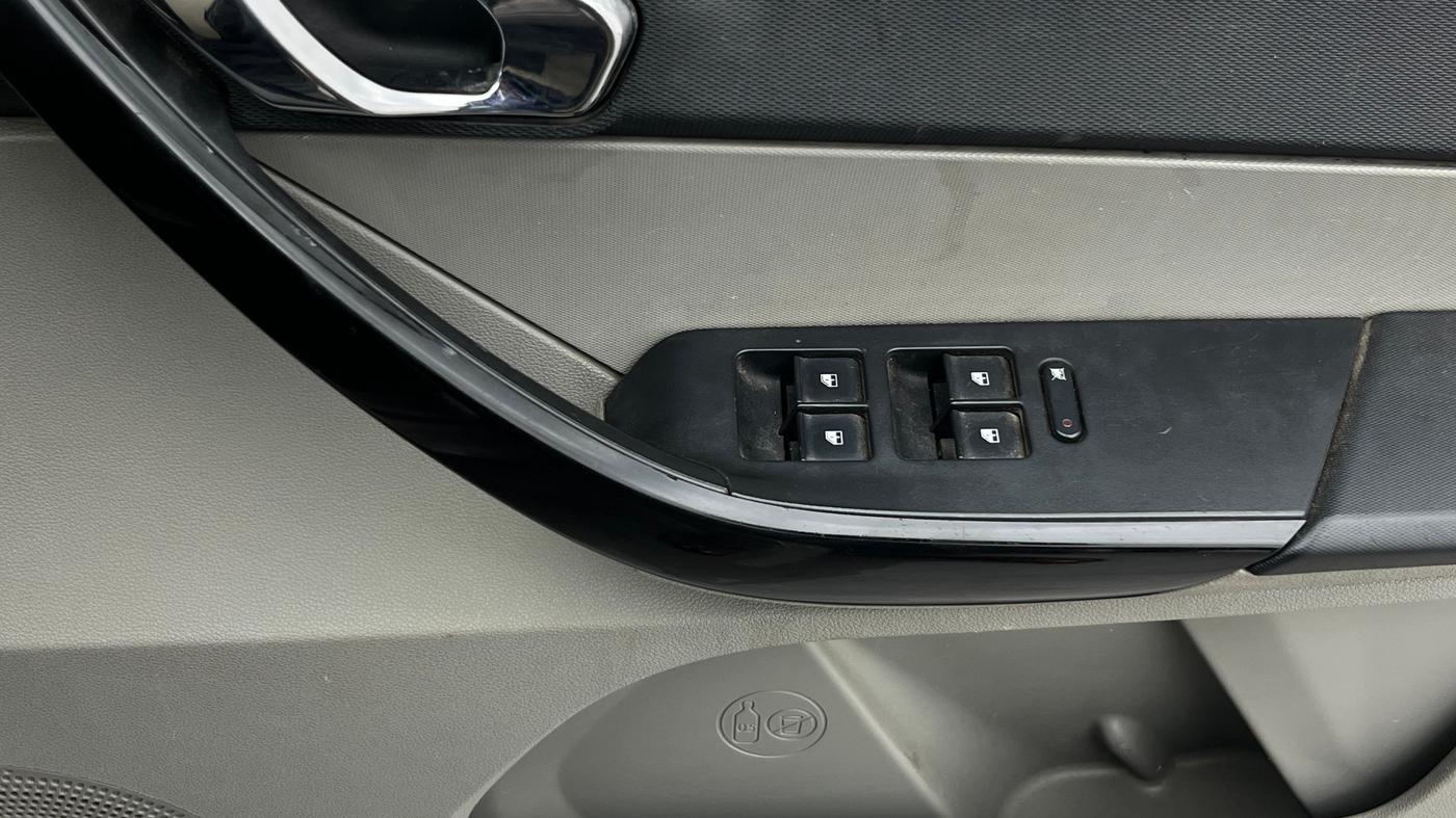 2017 Tata Tiago XZA PETROL, Petrol, Automatic, 54,867 km, Driver Side Door Panels Control