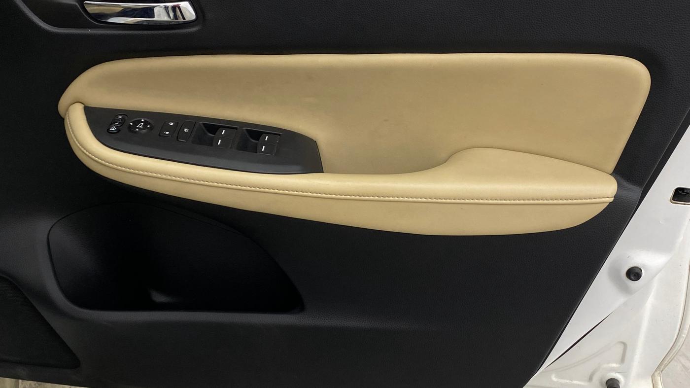 2022 Honda City 1.5L I-VTEC ZX CVT, Petrol, Automatic, 83,228 km, Driver Side Door Panels Control