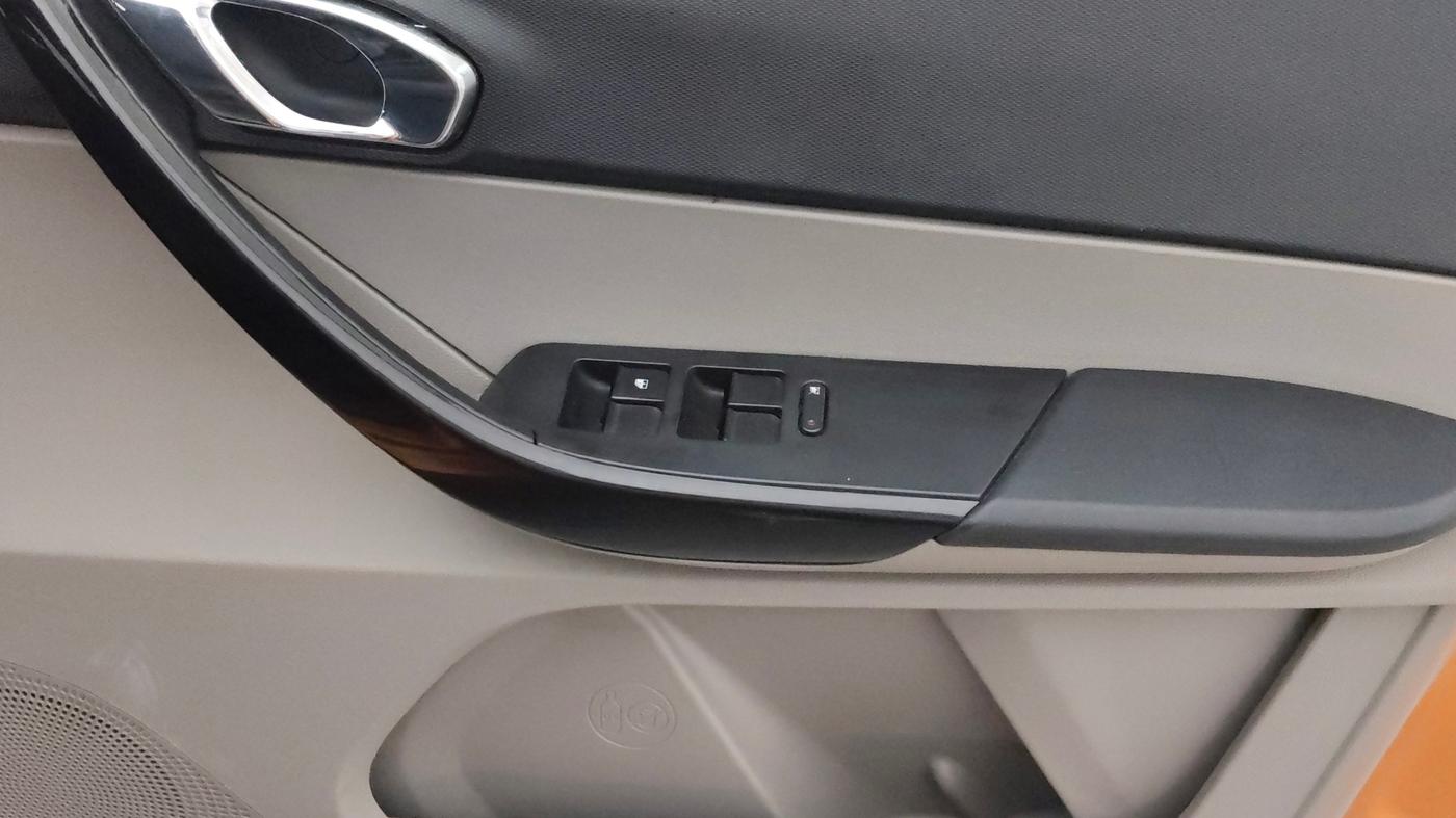 2017 Tata Tiago XZA PETROL, Petrol, Automatic, 1,02,151 km, Driver Side Door Panels Control