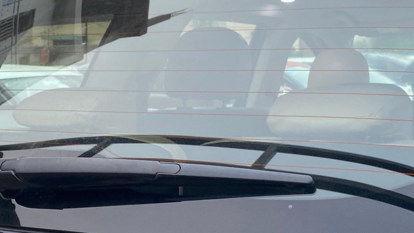 2022 Mahindra XUV700 AX 5 P MT 7 STR, Petrol, Manual, 1,11,115 km, Rear Wiper