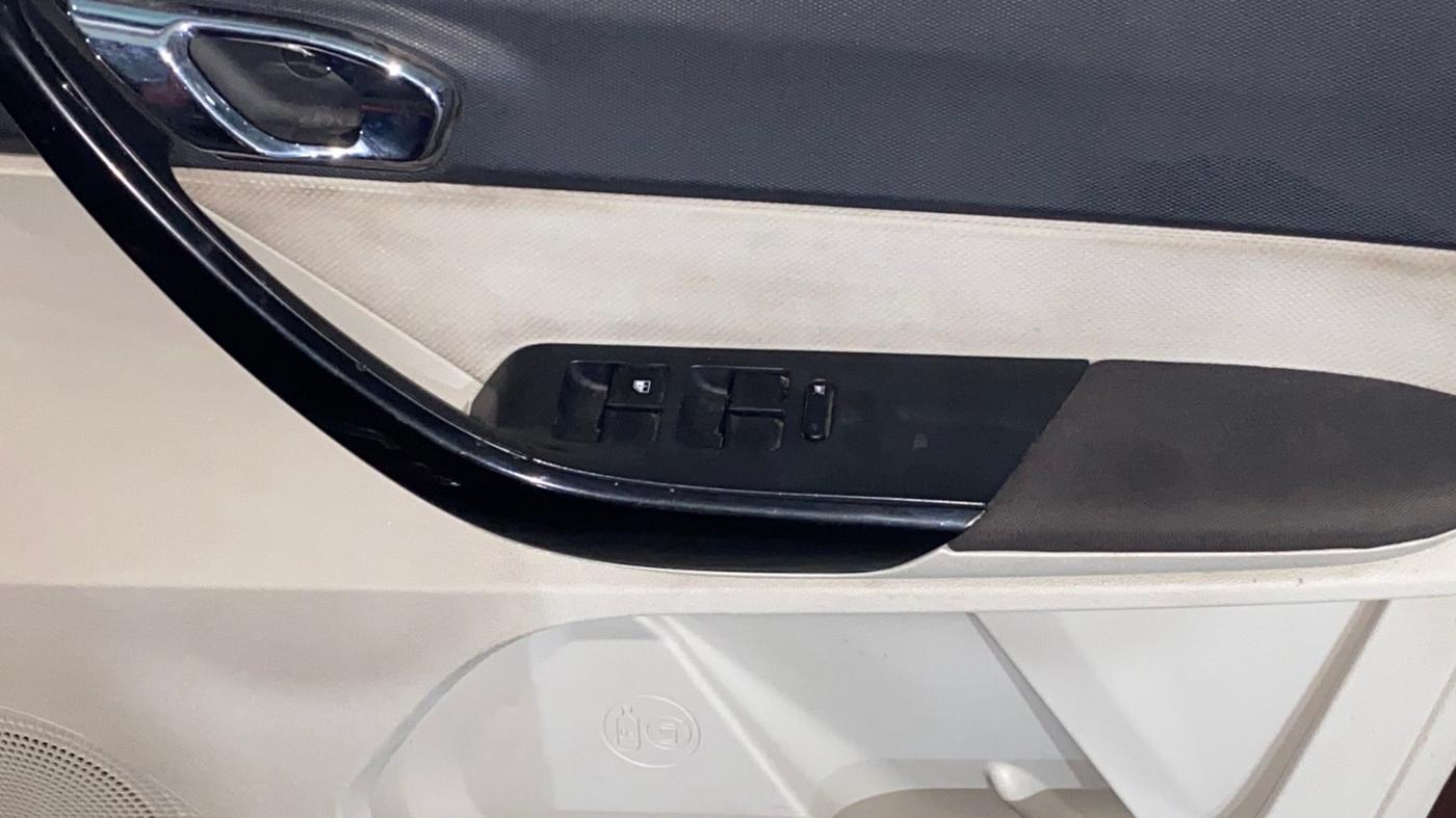2022 Tata TIGOR XZ PLUS CNG, CNG, Manual, 42,168 km, Driver Side Door Panels Control