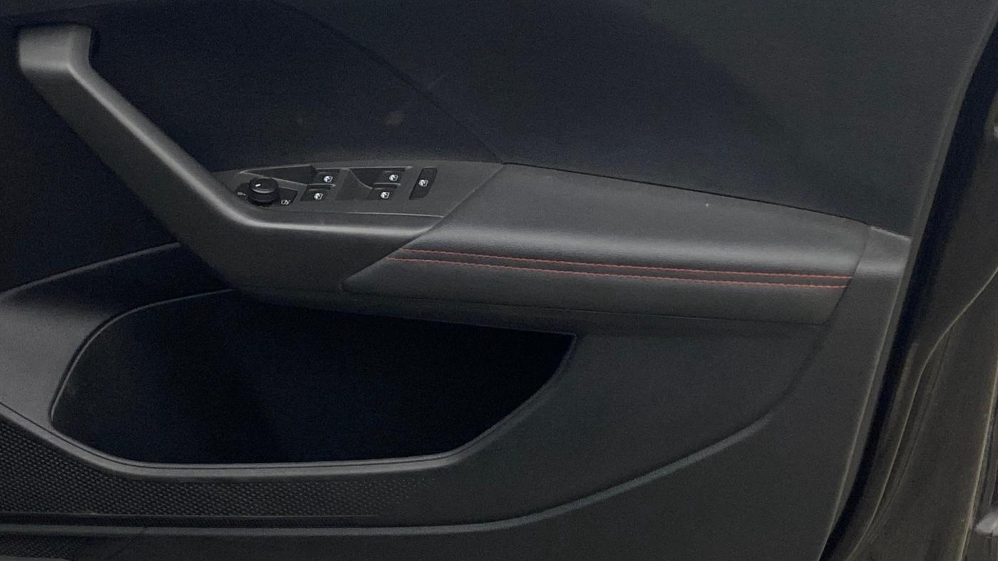 2025 Volkswagen TAIGUN  GT PLUS 1.5 TSI MT, Petrol, Manual, 42,439 km, Driver Side Door Panels Control