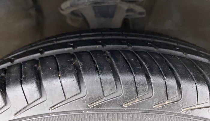2011 Hyundai i10 SPORTZ 1.2 AT, Petrol, Automatic, 61,609 km, Right Front Tyre Tread