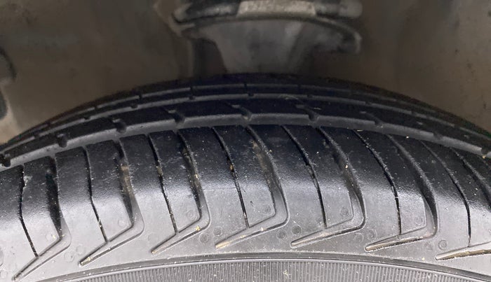 2011 Hyundai i10 SPORTZ 1.2 AT, Petrol, Automatic, 61,609 km, Left Front Tyre Tread
