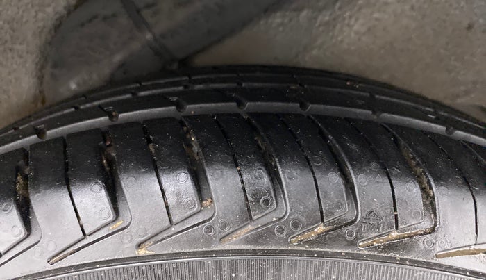 2011 Hyundai i10 SPORTZ 1.2 AT, Petrol, Automatic, 61,609 km, Left Rear Tyre Tread