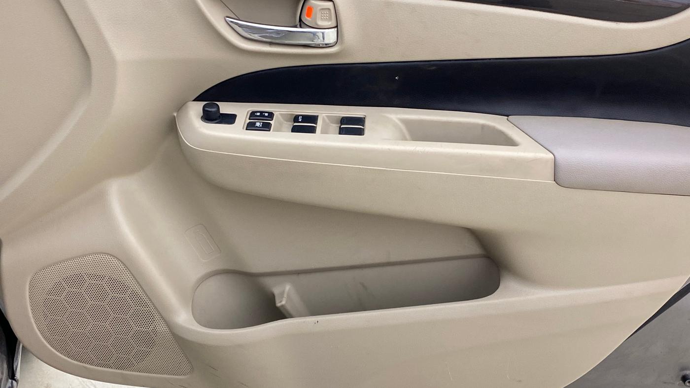 2017 Maruti Ciaz DELTA 1.4 MT PETROL, Petrol, Manual, 37,038 km, Driver Side Door Panels Control