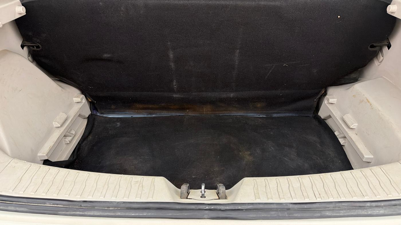 2022 Mahindra XUV300 W6 1.2 PETROL AMT, Petrol, Automatic, 27,895 km, Boot Inside