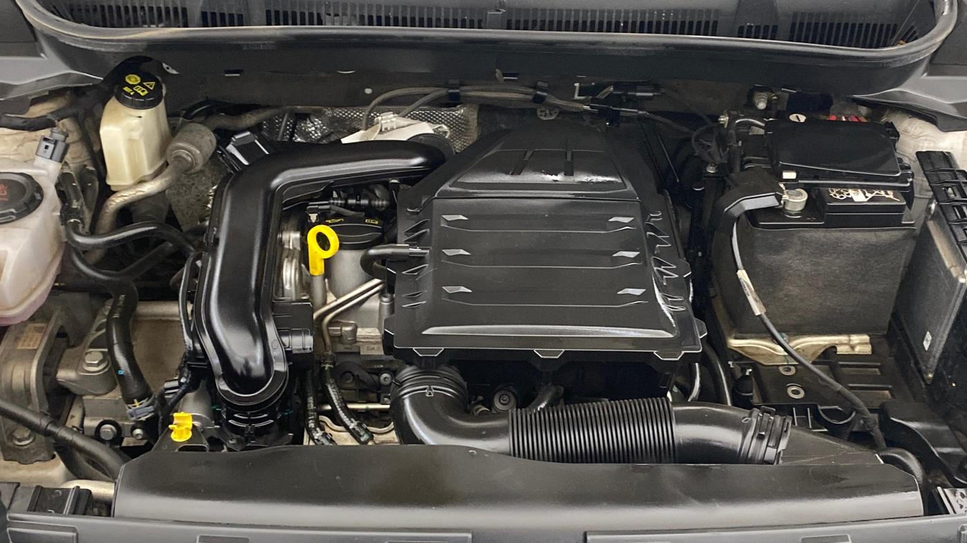 2024 Volkswagen TAIGUN TOPLINE 1.0 TSI AT, Petrol, Automatic, 19,743 km, Engine View