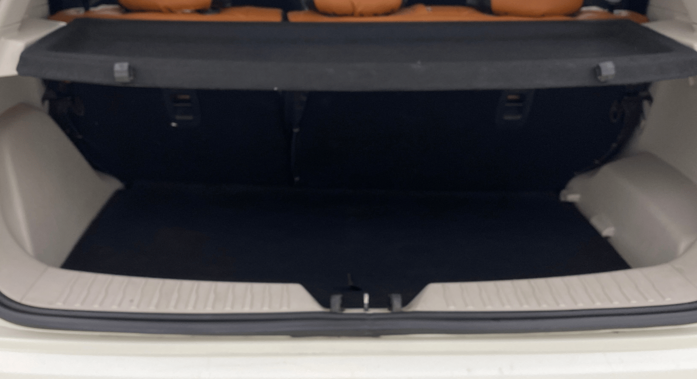 2021 Mahindra XUV300 W8 1.2 PETROL, Petrol, Manual, 98,307 km, Boot Inside