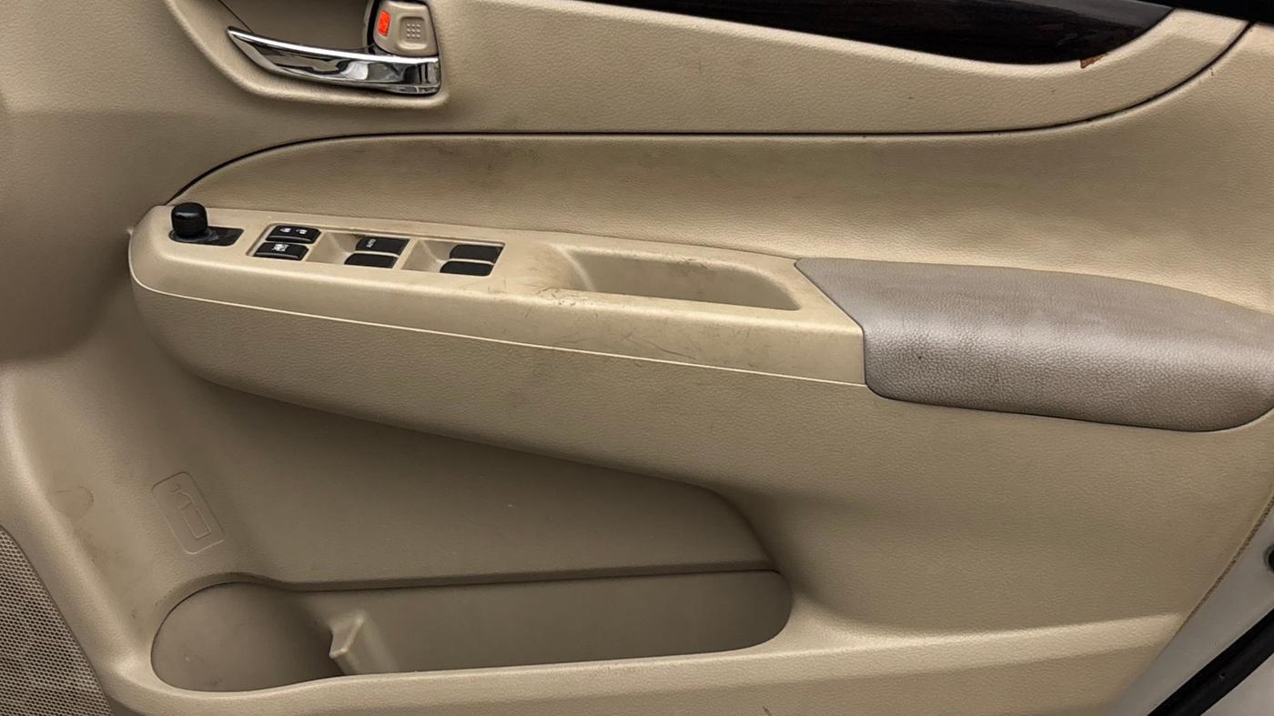 2015 Maruti Ciaz VDI+ SHVS, Diesel, Manual, 1,32,516 km, Driver Side Door Panels Control