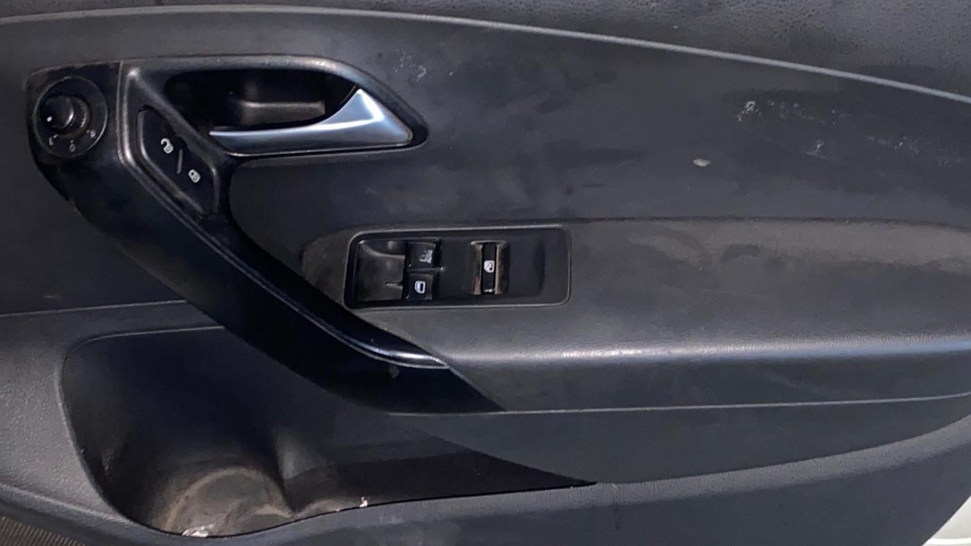 2018 Volkswagen Ameo COMFORTLINE 1.0L, Petrol, Manual, 76,093 km, Driver Side Door Panels Control