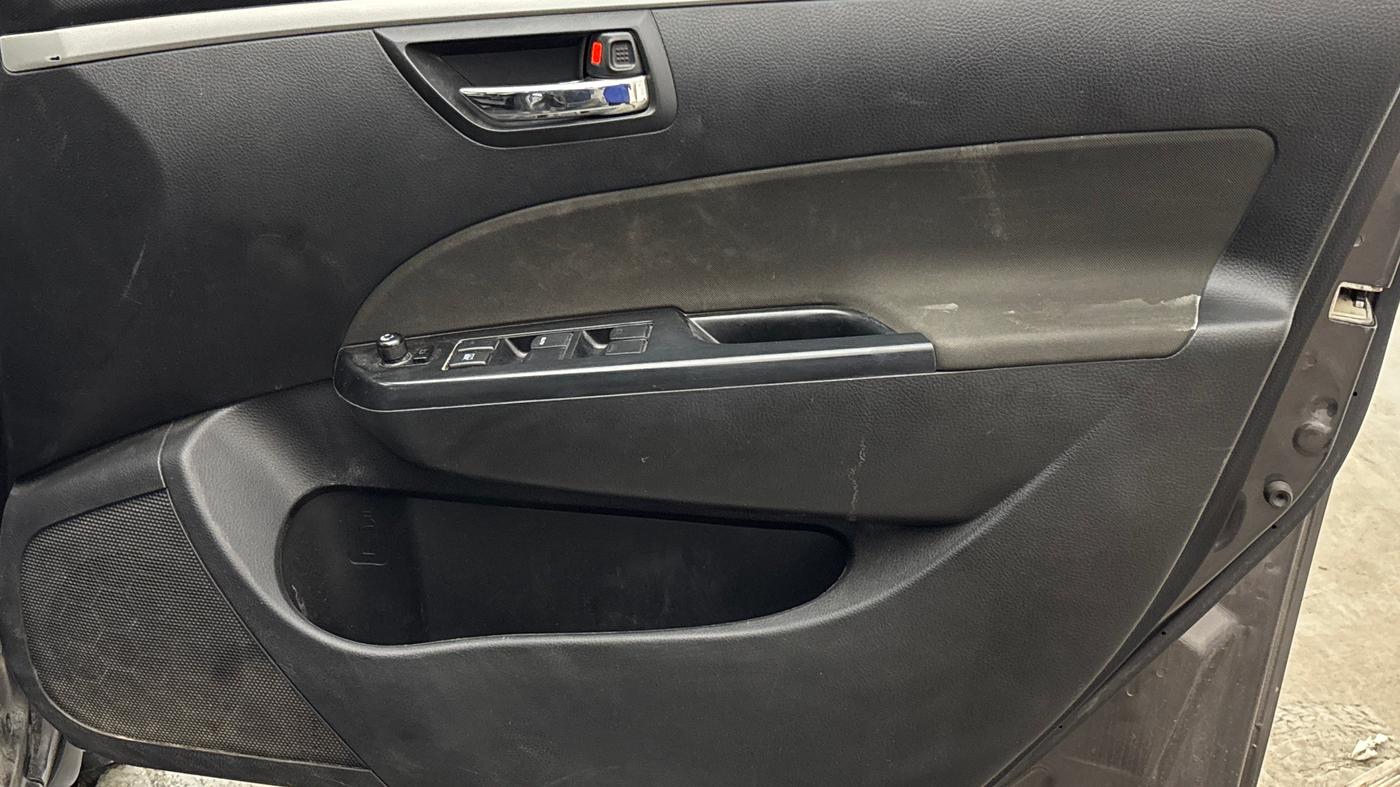 2017 Maruti Swift VXI, Petrol, Manual, 34,892 km, Driver Side Door Panels Control