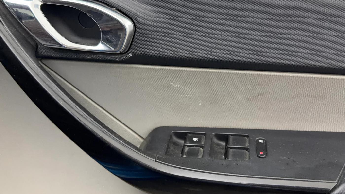 2019 Tata Tiago XZ PLUS PETROL, CNG, Manual, 80,063 km, Driver Side Door Panels Control