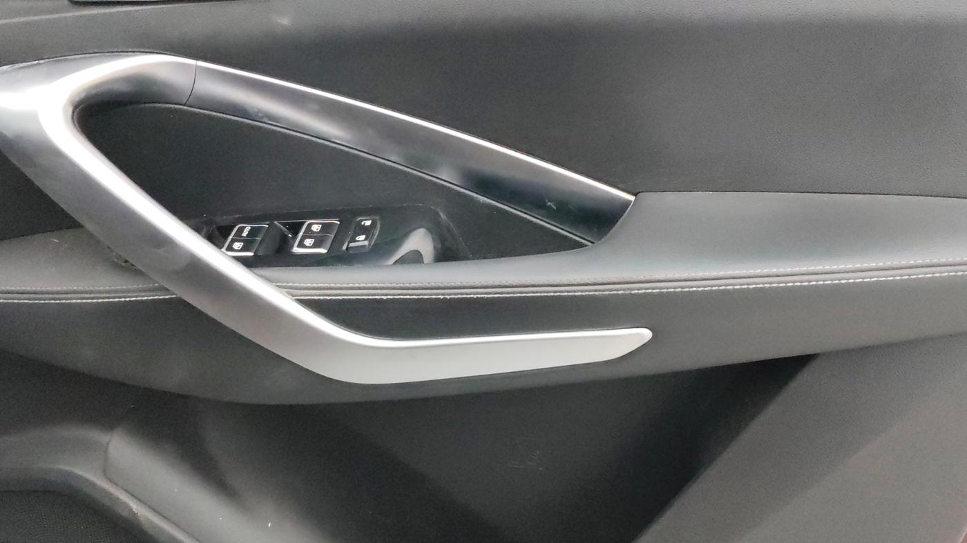 2019 MG HECTOR SHARP 1.5 DCT PETROL, Petrol, Automatic, 1,10,176 km, Driver Side Door Panels Control