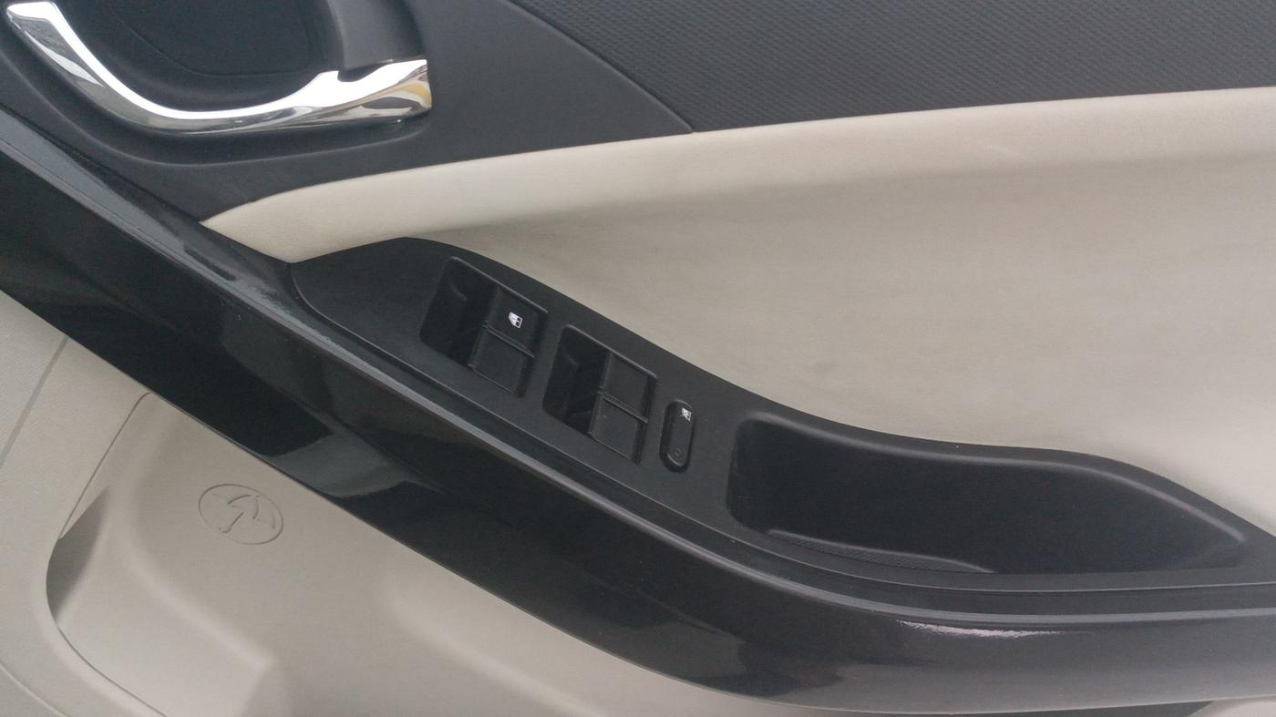 2022 Tata NEXON XZ PLUS (PREMIUM) PETROL, Petrol, Manual, 37,379 km, Driver Side Door Panels Control