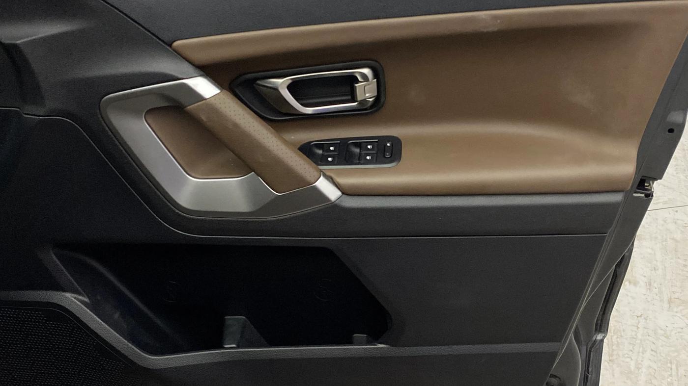 2021 Tata Harrier XZA 2.0L, Diesel, Automatic, 42,676 km, Driver Side Door Panels Control