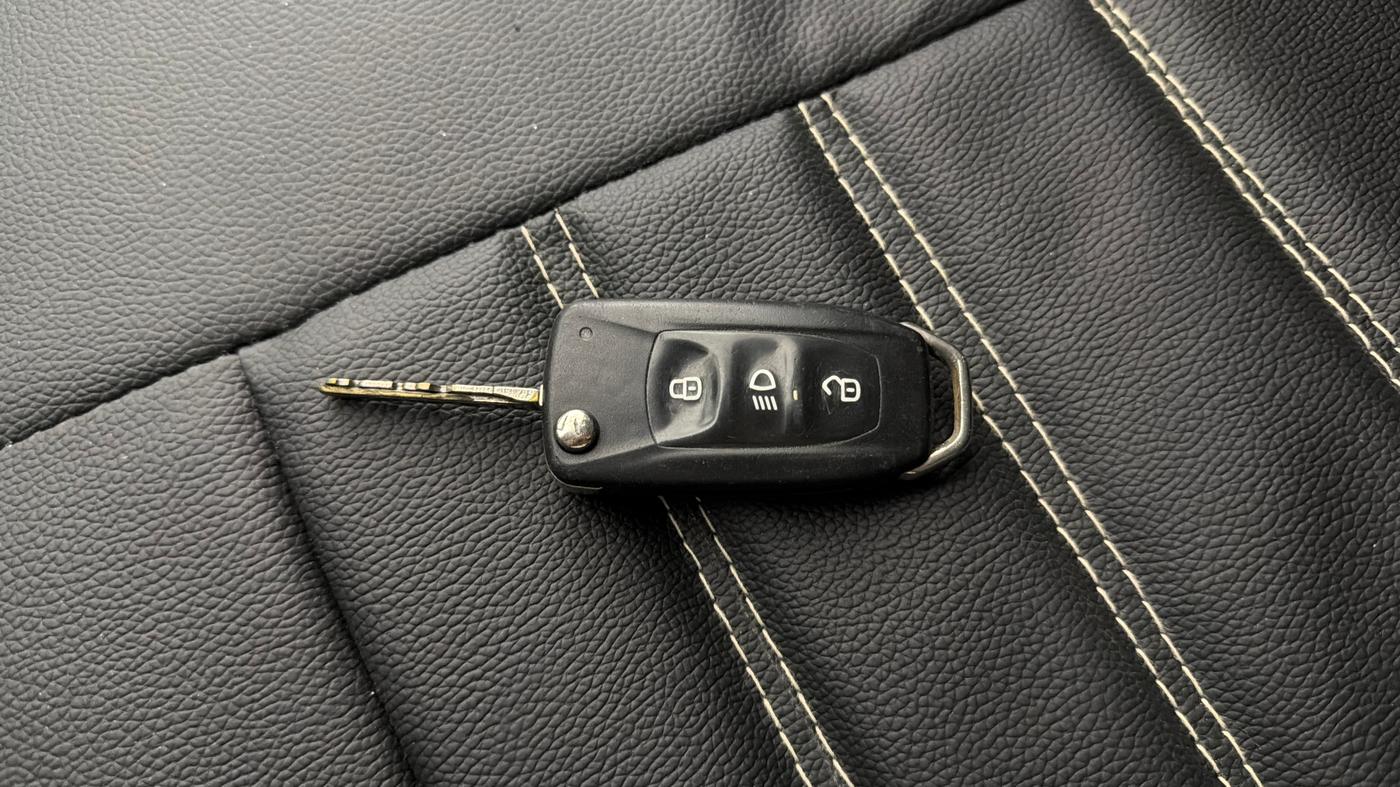 2018 Tata Tiago XT PETROL, Petrol, Manual, 84,108 km, Key Close Up