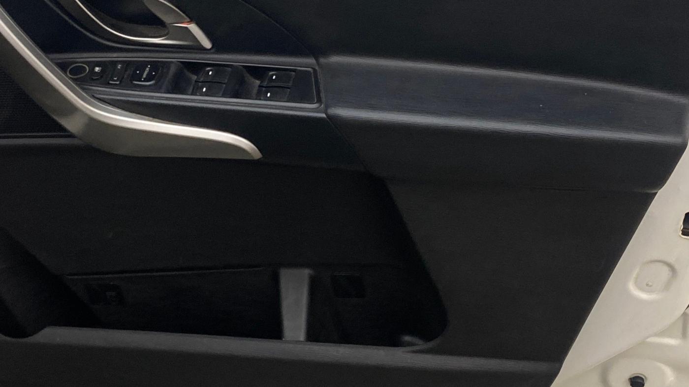 2019 Mahindra XUV500 W7, Diesel, Manual, 94,736 km, Driver Side Door Panels Control
