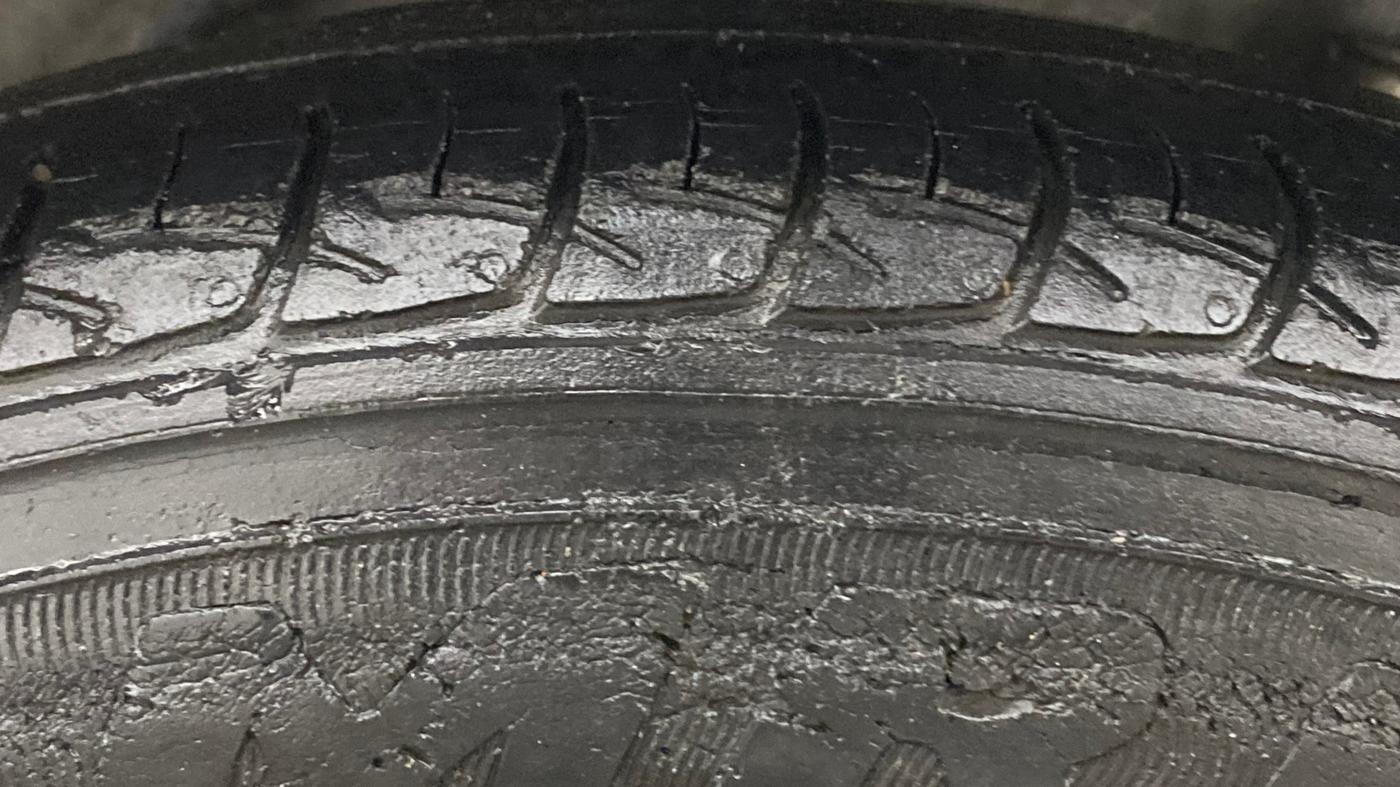 2015 Honda Amaze 1.2L I-VTEC E, Petrol, Manual, 60,845 km, Left Rear Tyre Tread