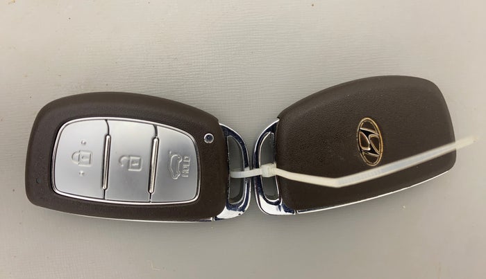 2016 Hyundai Elite i20 ASTA 1.2 (O), Petrol, Manual, 64,929 km, Key Close Up