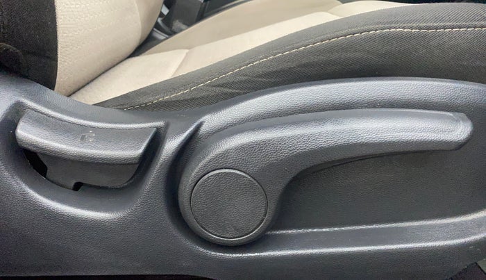 2016 Hyundai Elite i20 ASTA 1.2 (O), Petrol, Manual, 64,929 km, Driver Side Adjustment Panel