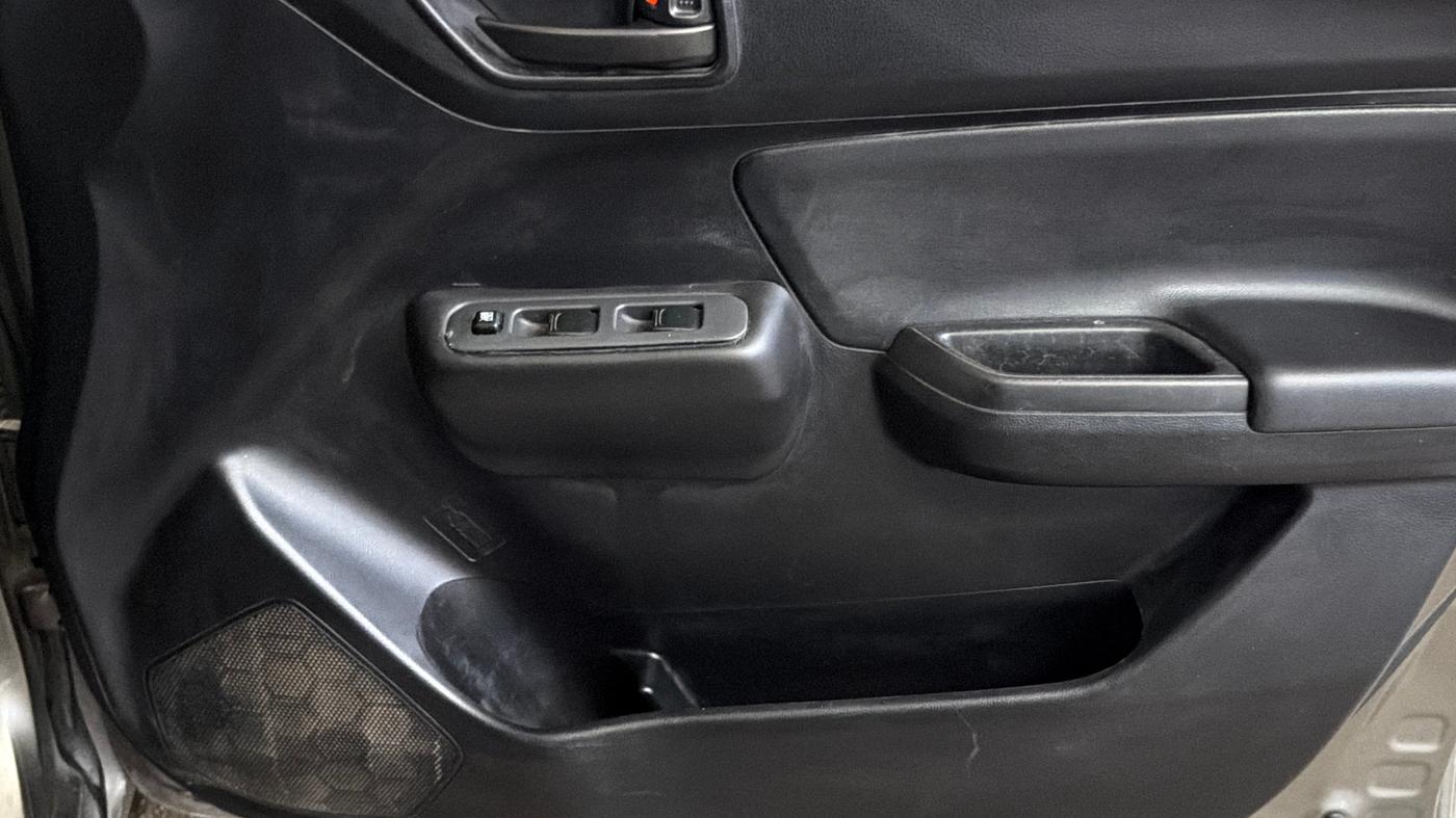 2020 Maruti Swift LXI, Petrol, Manual, 50,718 km, Driver Side Door Panels Control