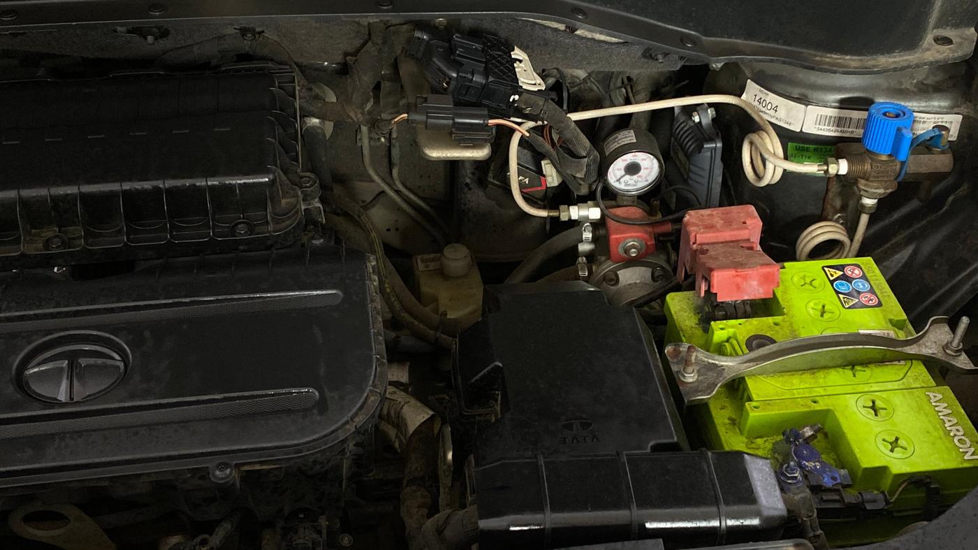 2022 Tata PUNCH CREATIVE  AMT, CNG, Automatic, 72,499 km, Engine View - Left