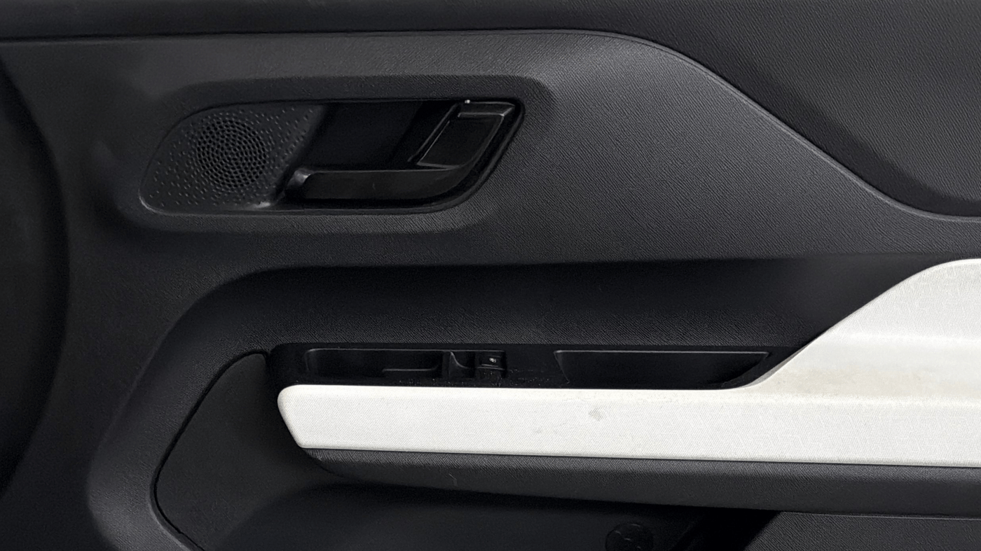 2024 Tata PUNCH PURE MT CNG, CNG, Manual, 27,604 km, Driver Side Door Panels Control