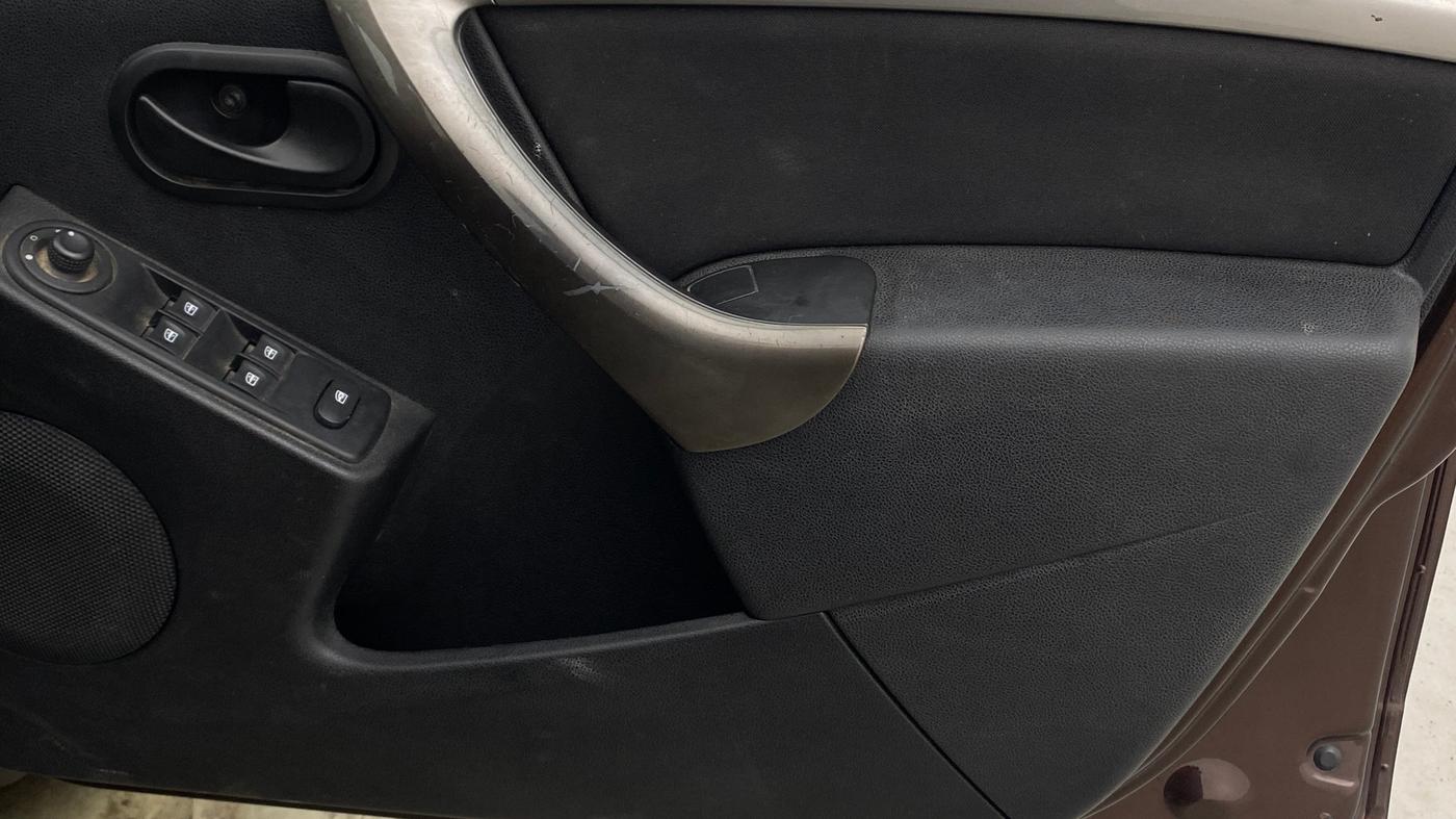 2021 Renault Duster RXS 1.3 TURBO PETROL MT, Petrol, Manual, 60,942 km, Driver Side Door Panels Control