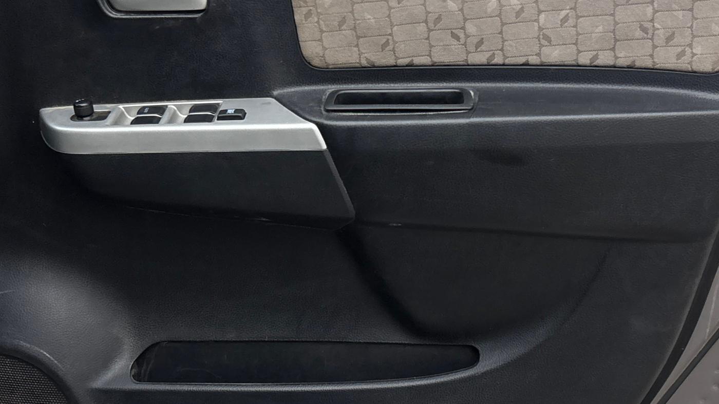 2014 Maruti Wagon R 1.0 VXI, Petrol, Manual, 28,029 km, Driver Side Door Panels Control