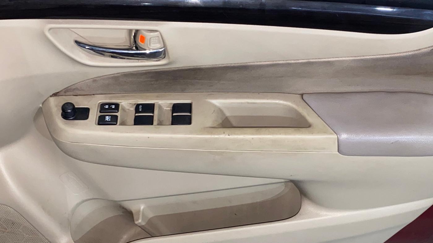 2015 Maruti Ciaz VDI SHVS, Diesel, Manual, 97,225 km, Driver Side Door Panels Control