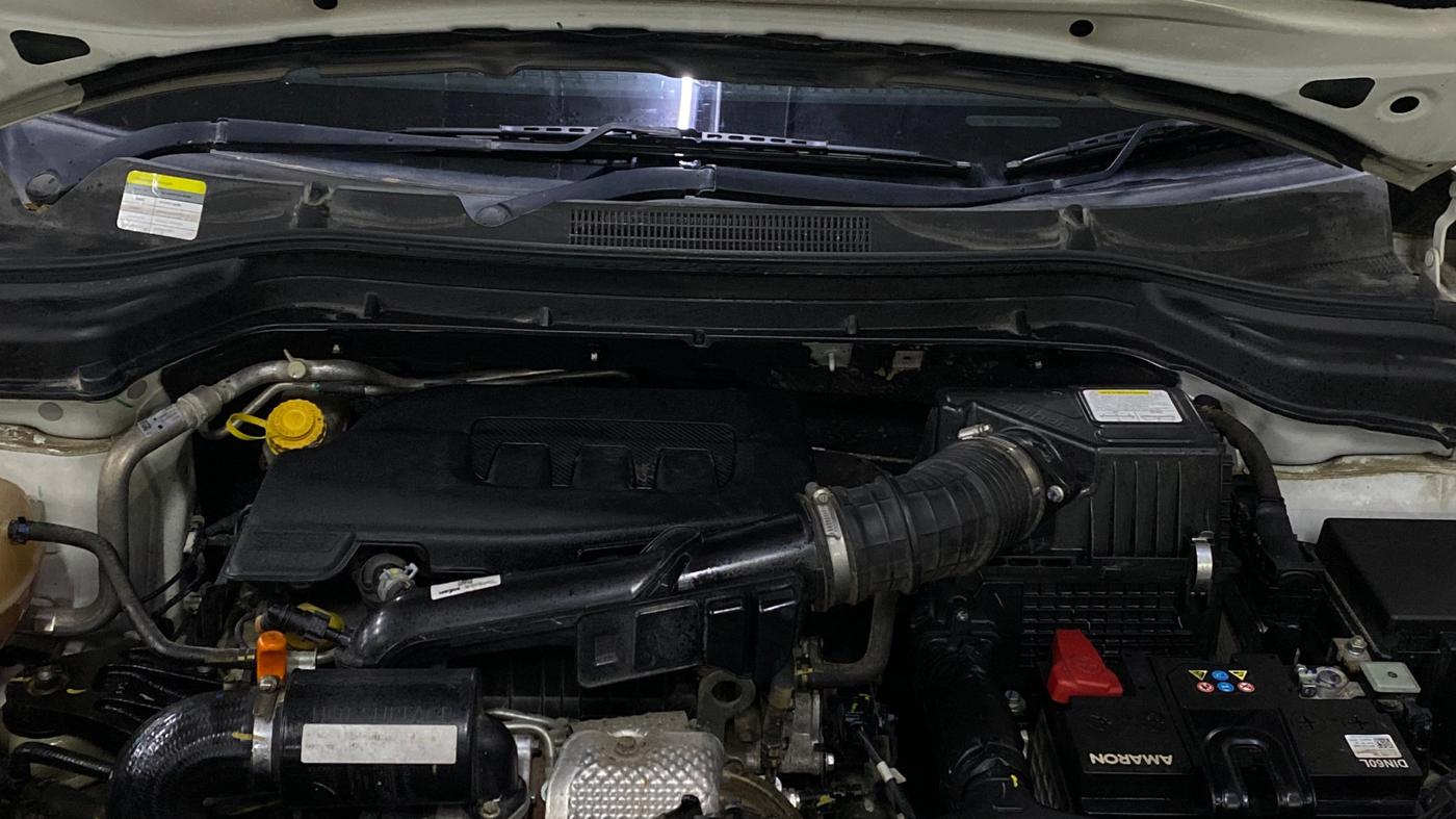 2023 Mahindra XUV300 W6 1.2 PETROL, Petrol, Manual, 31,614 km, Engine View