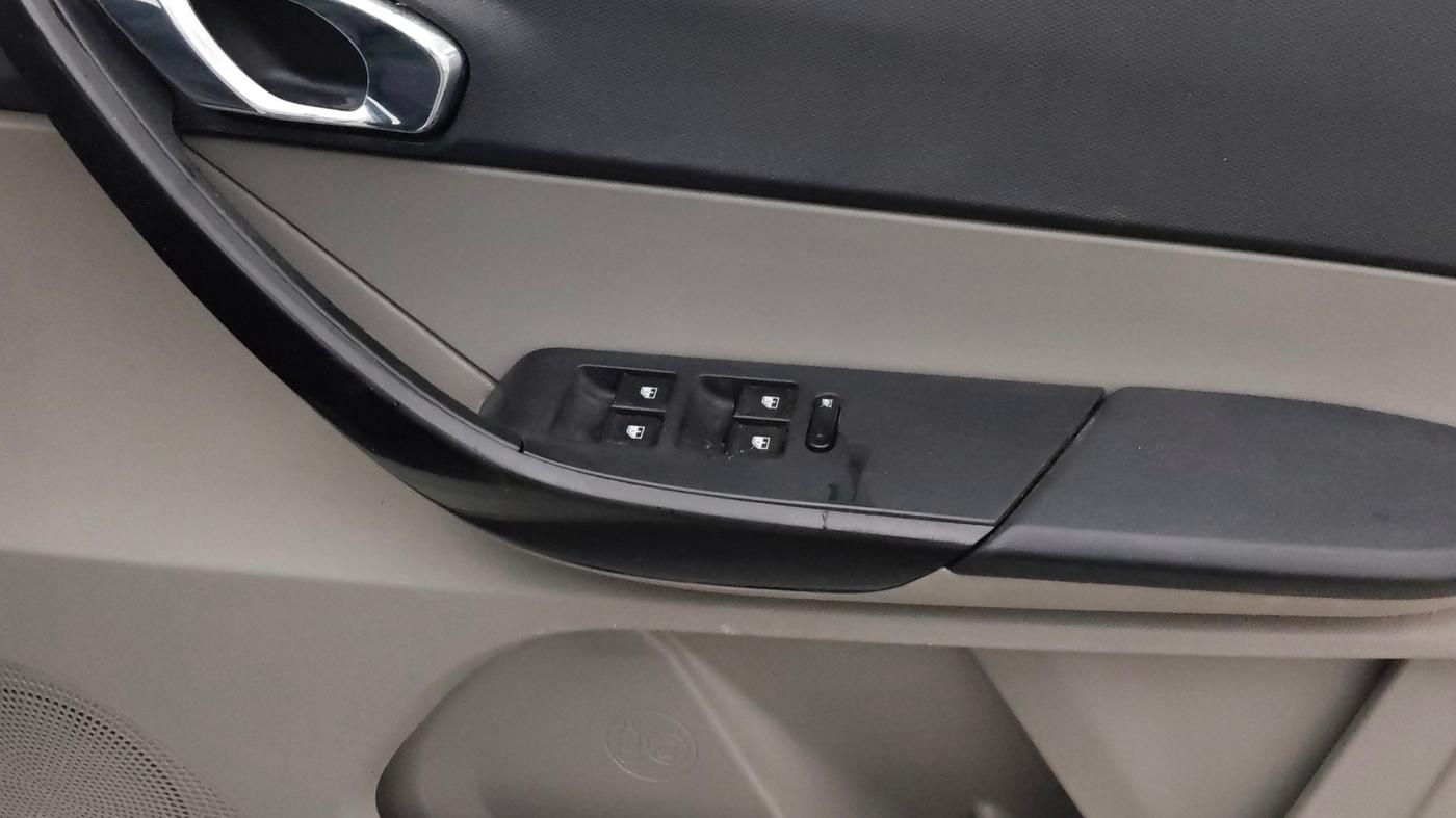 2017 Tata Tiago XZA PETROL, Petrol, Automatic, 58,410 km, Driver Side Door Panels Control