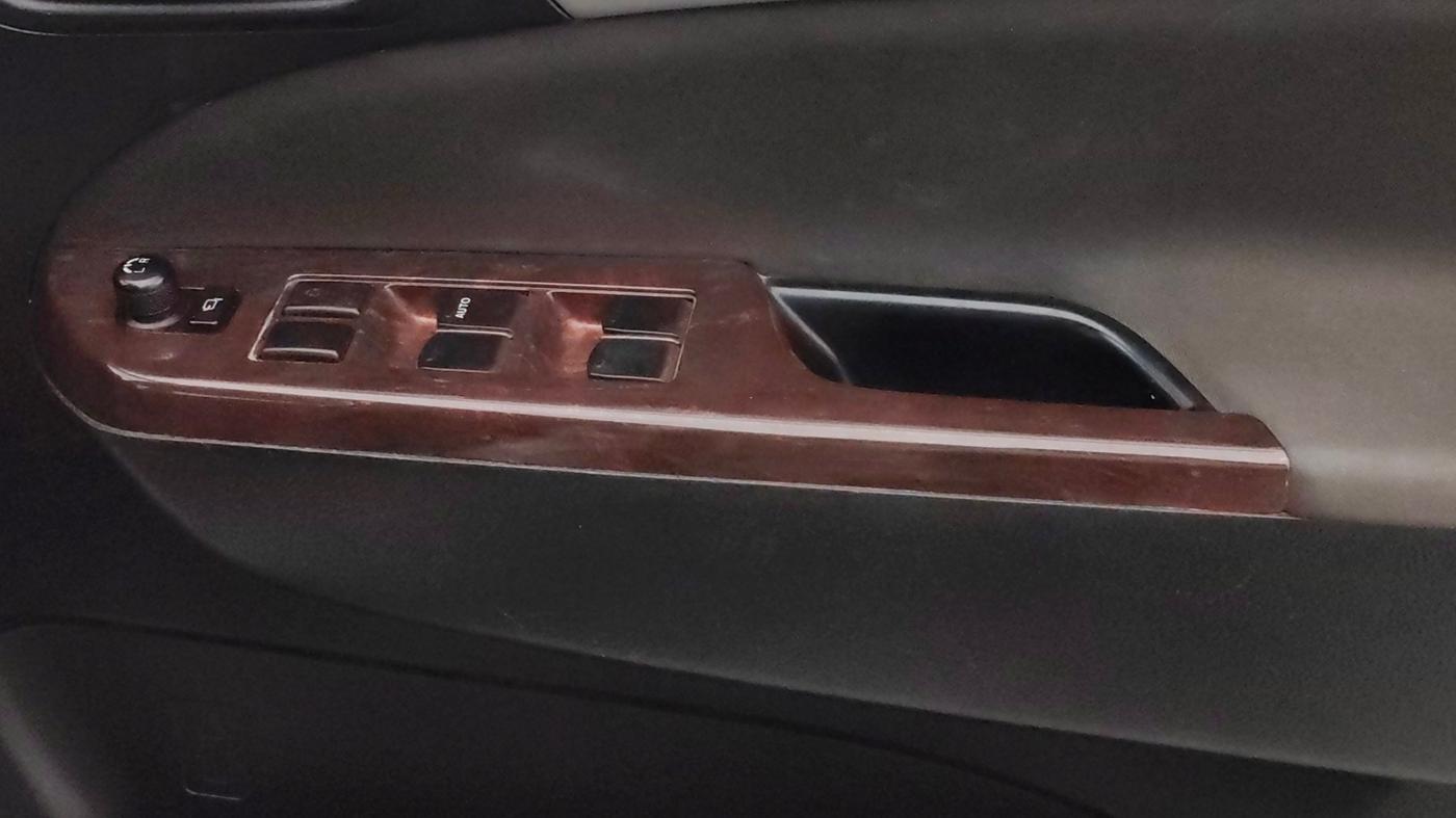 2017 Maruti Ertiga VXI, Petrol, Manual, 1,21,829 km, Driver Side Door Panels Control
