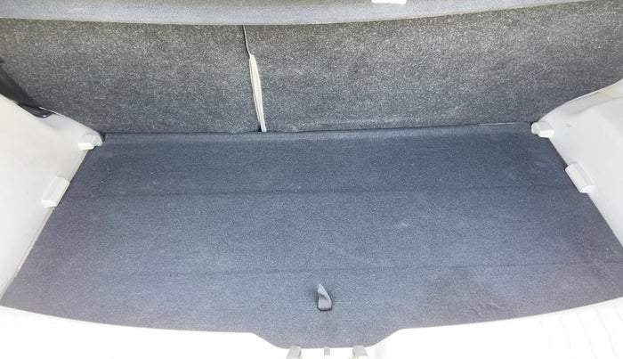 2020 Mahindra XUV300 W8 1.2 PETROL, Petrol, Manual, 43,315 km, Boot Inside