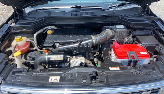 2020 Mahindra XUV300 W8 1.2 PETROL, Petrol, Manual, 43,315 km, Engine View