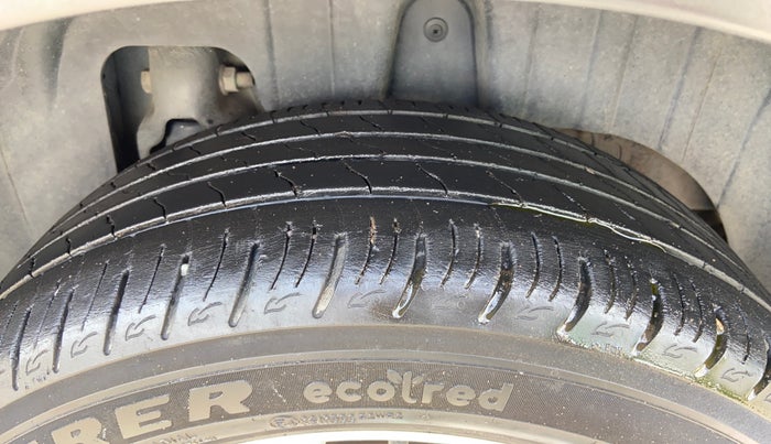 2020 Mahindra XUV300 W8 1.2 PETROL, Petrol, Manual, 43,315 km, Left Rear Tyre Tread