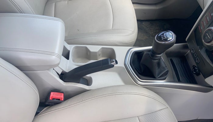 2020 Mahindra XUV300 W8 1.2 PETROL, Petrol, Manual, 43,315 km, Gear Lever