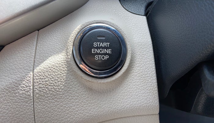 2020 Mahindra XUV300 W8 1.2 PETROL, Petrol, Manual, 43,315 km, Keyless Start/ Stop Button