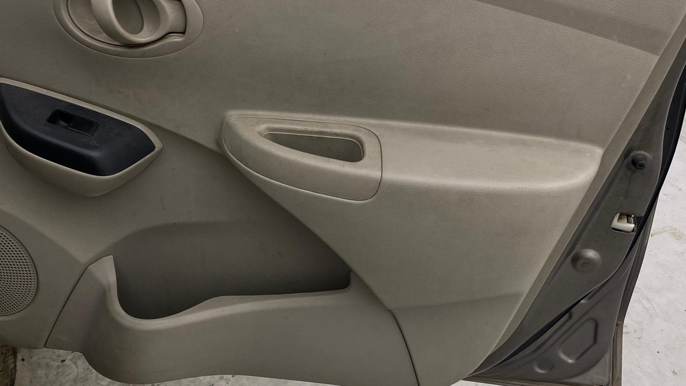 2016 Datsun Go T, Petrol, Manual, 71,297 km, Driver Side Door Panels Control