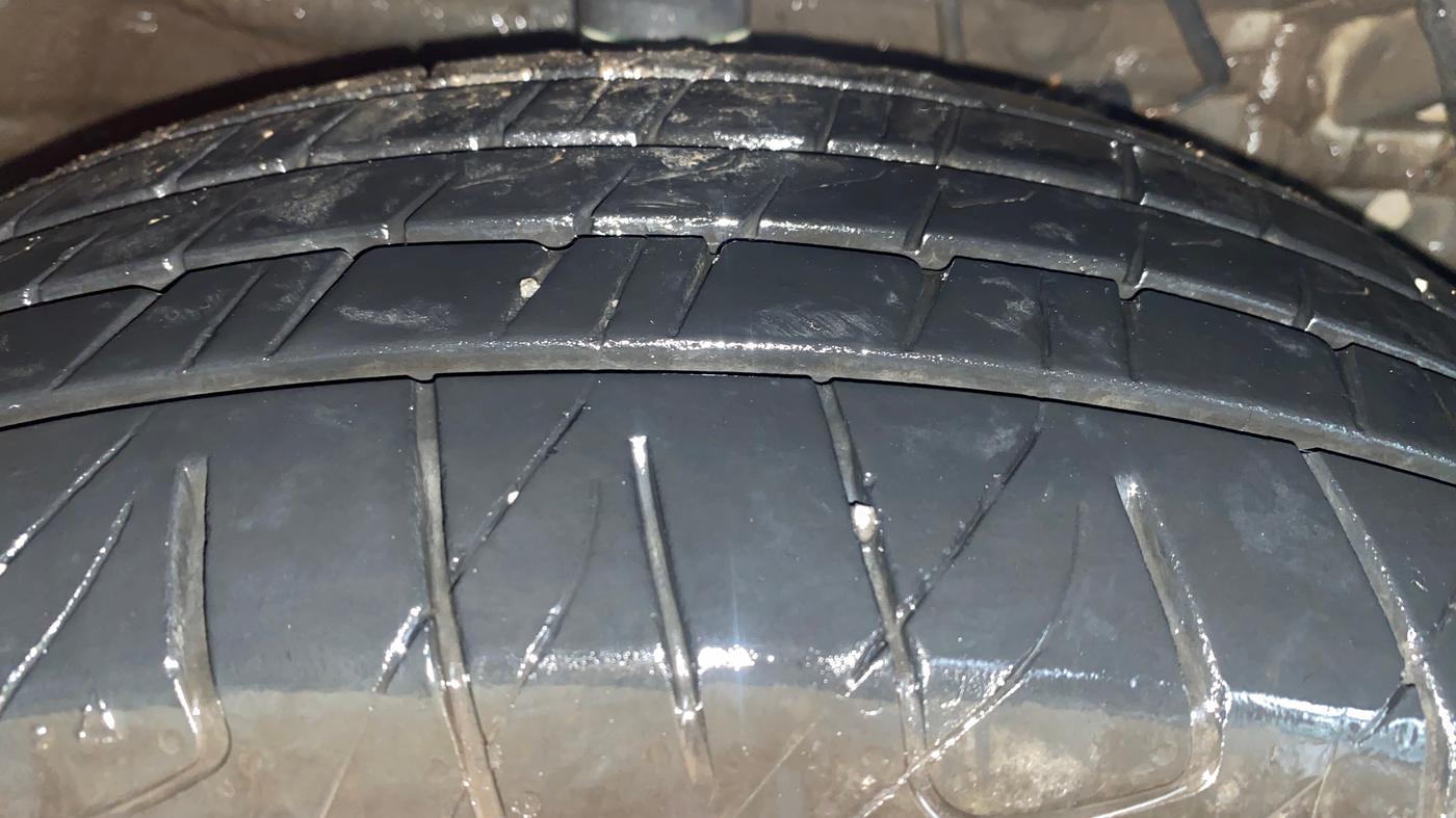 2023 Mahindra XUV300 W8 1.5 DIESEL, Diesel, Manual, 98,390 km, Right Front Tyre Tread