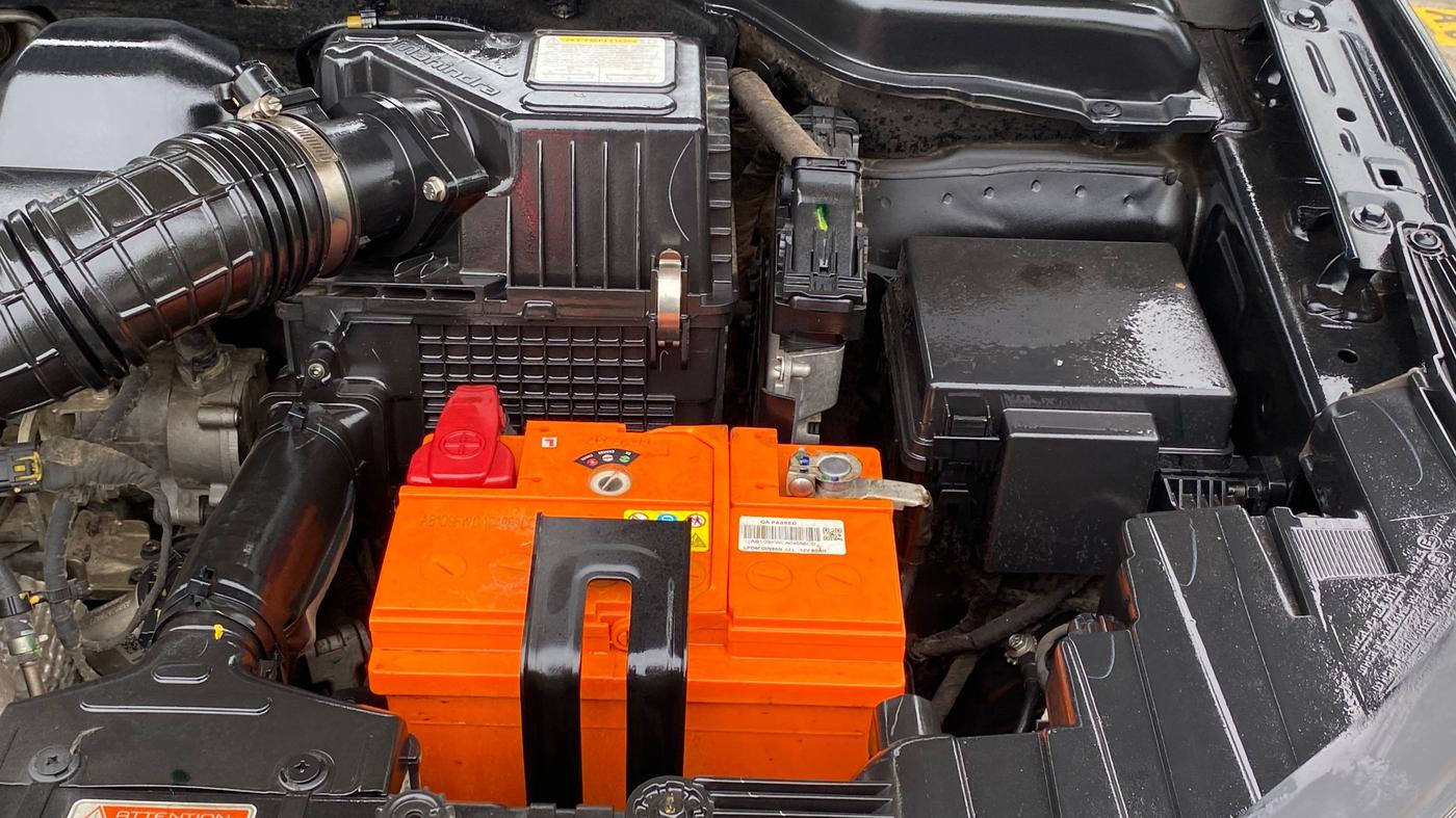 2023 Mahindra XUV300 W8 1.5 DIESEL, Diesel, Manual, 98,390 km, Engine View - Left