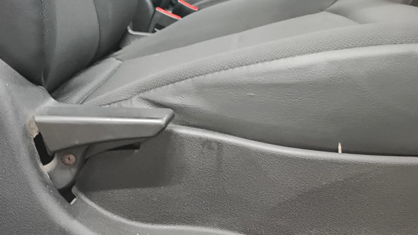 2019 Tata Tiago XT PETROL, CNG, Manual, 1,21,430 km, Driver Side Adjustment Panel