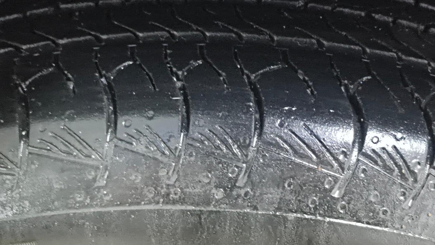 2024 Maruti Grand Vitara ALPHA SMART HYBRID AT, Petrol, Automatic, 28,052 km, Right Front Tyre Tread