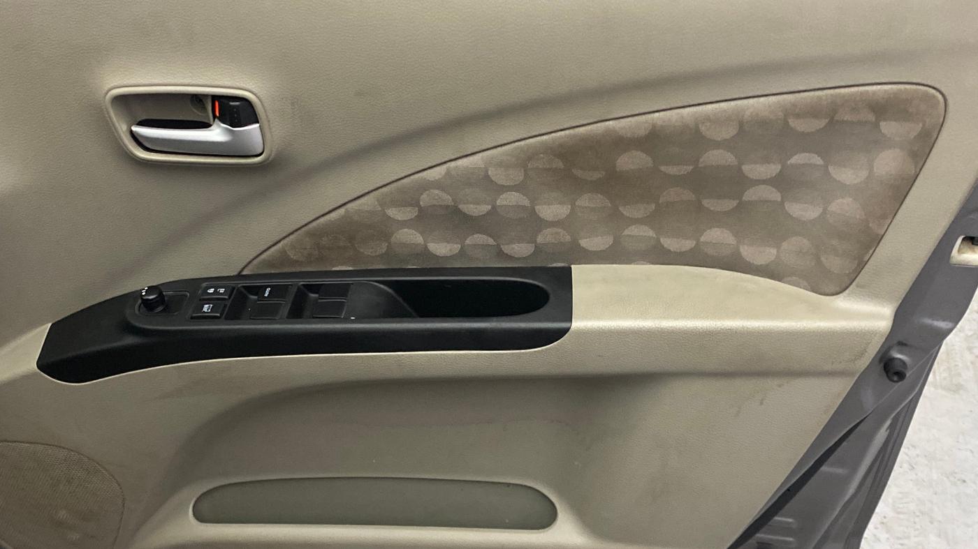 2015 Maruti Celerio ZXI, CNG, Manual, 43,476 km, Driver Side Door Panels Control