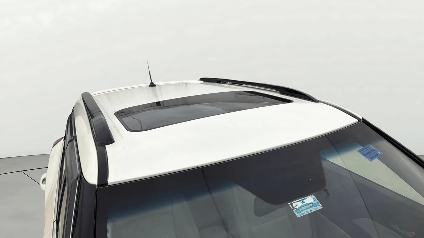2022 Mahindra XUV300 W8 (O) 1.2 PETROL, Petrol, Manual, 28,505 km, Moonroof/ Sunroof