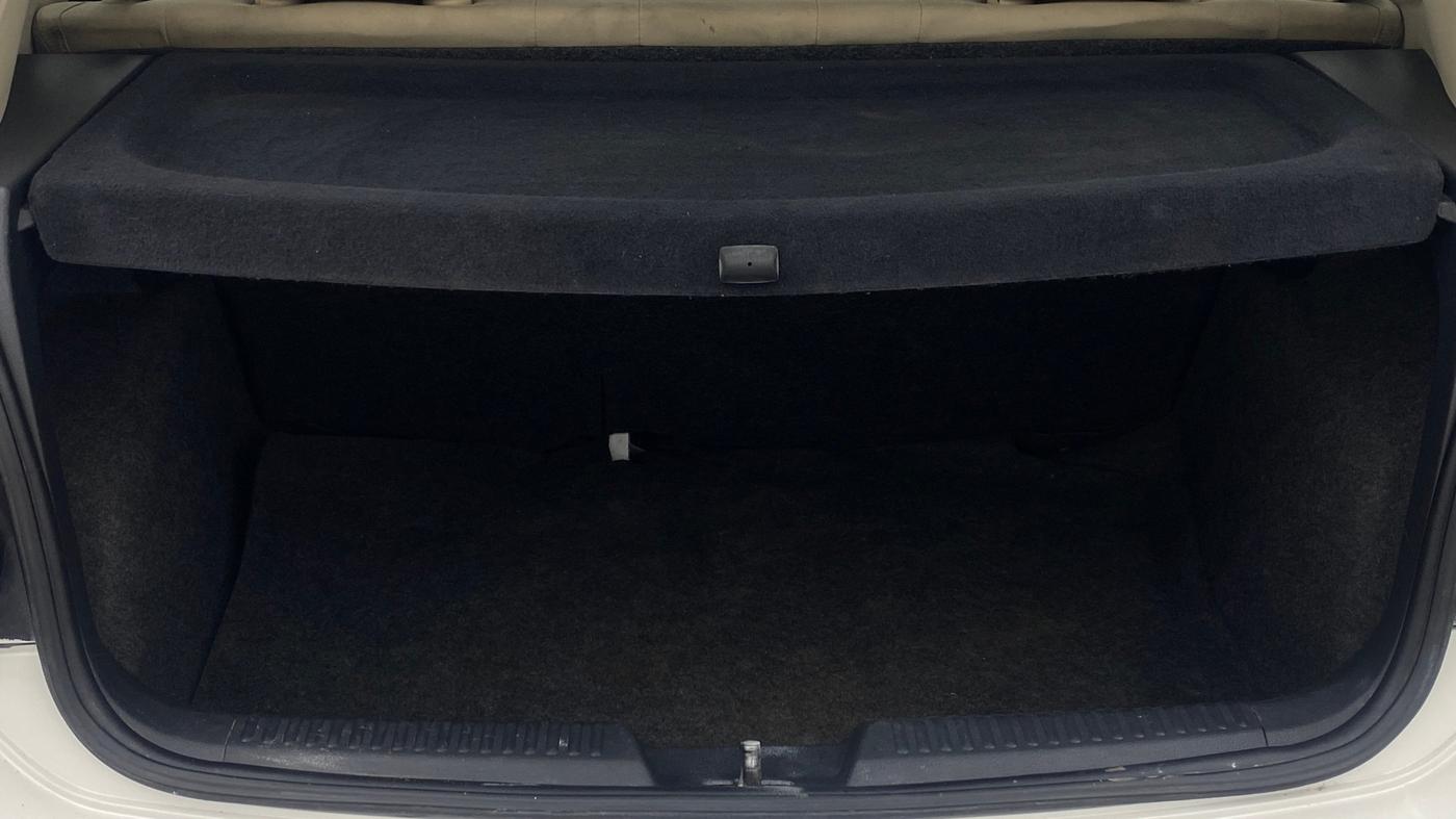 2014 Volkswagen Polo HIGHLINE1.2L, Petrol, Manual, 1,35,832 km, Boot Inside