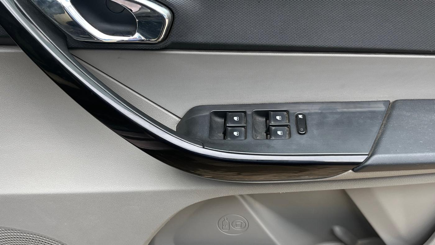 2016 Tata Tiago XZ PETROL, Petrol, Manual, 54,529 km, Driver Side Door Panels Control