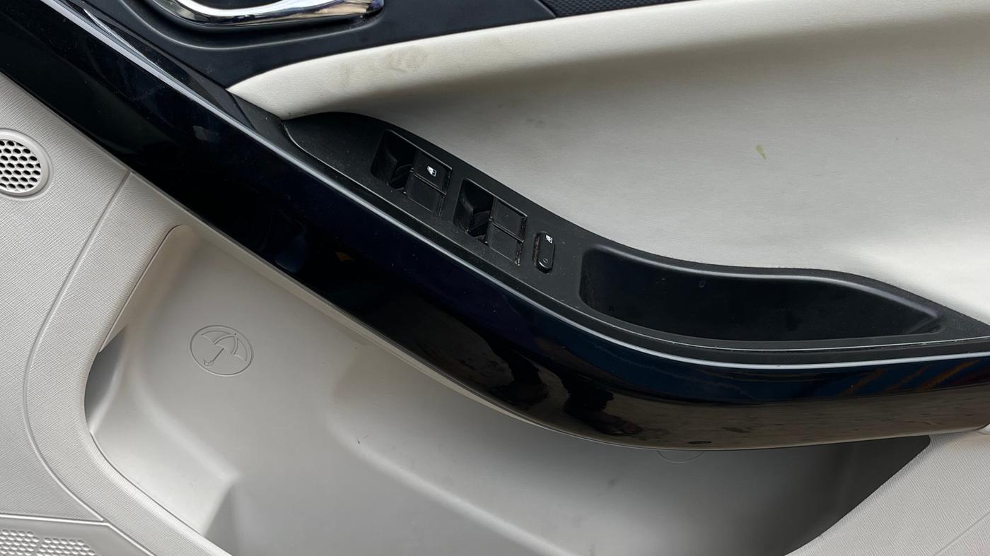 2023 Tata NEXON XZ Plus LUX, Petrol, Manual, 34,006 km, Driver Side Door Panels Control