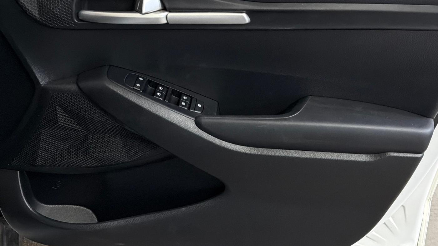 2022 KIA SELTOS HTE 1.5 PETROL, Petrol, Manual, 50,329 km, Driver Side Door Panels Control